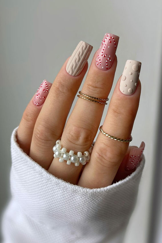 35 Cute Christmas Nail Art Ideas : Cosy Knit & Candy Cane Nails