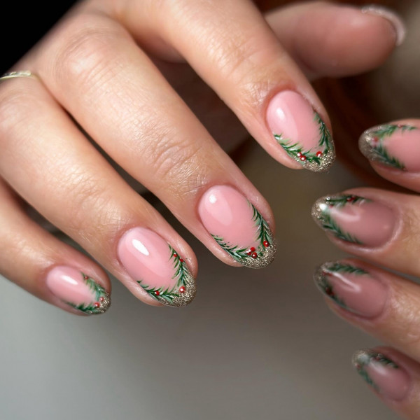 35 Cute Christmas Nail Art Ideas : French Wreath Tip Nails 