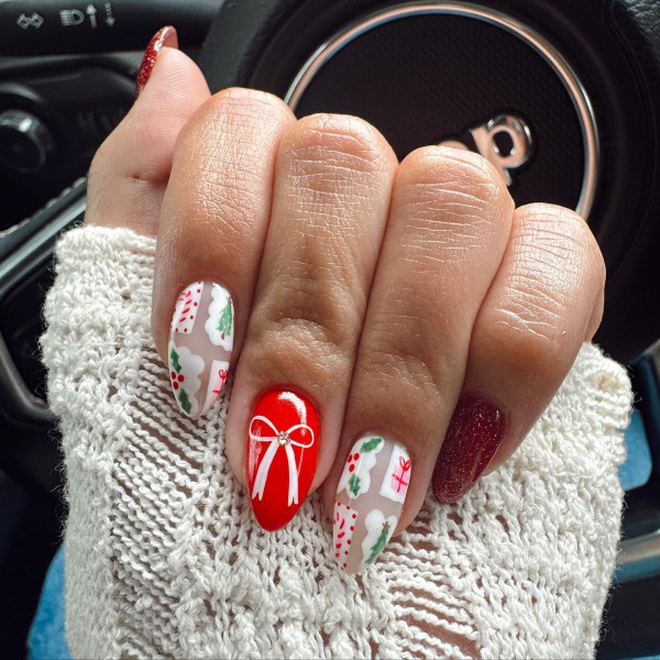 35 Cute Christmas Nail Art Ideas : Holly Jolly Christmas Nails