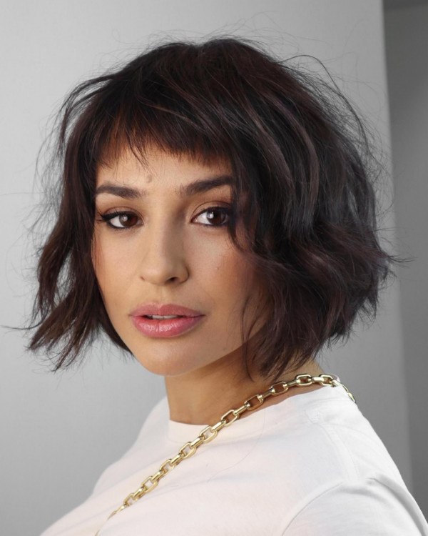 25 Chic Bob Hairstyles with Bangs to Suit Every Style : Wavy Bob with Micro Bangs