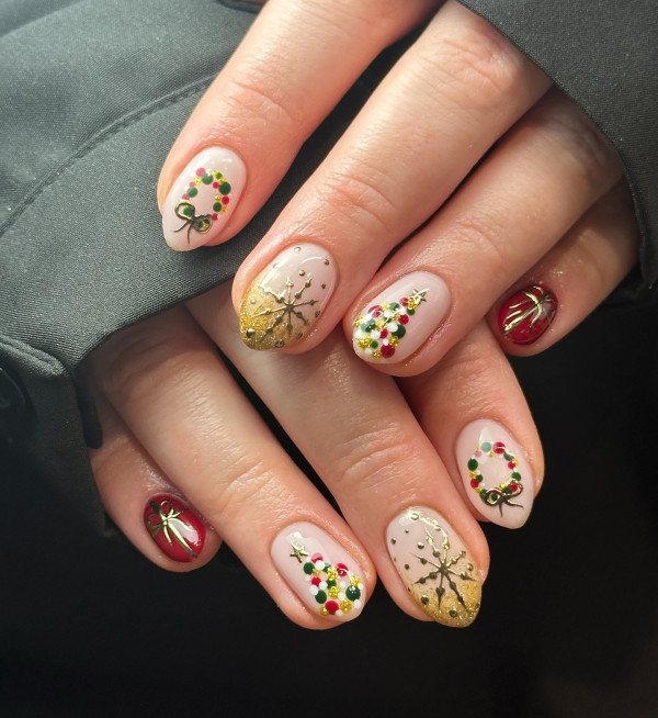 30 Elegant Christmas Nail Designs : Festive Gold and Holly Sparkle