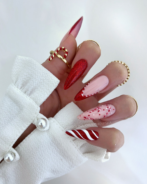 30 Elegant Christmas Nail Designs : Candy Cane Chic Nails