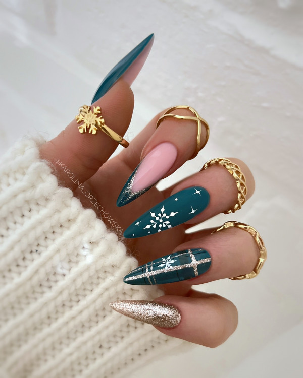 30 Elegant Christmas Nail Designs : Frosty Teal Elegance