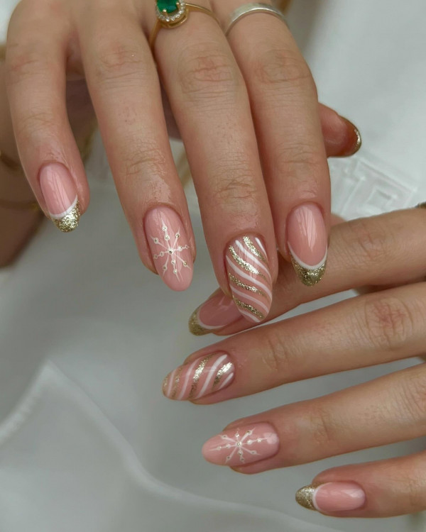 30 Elegant Christmas Nail Designs : Glittering Gold Candy Cane Chic