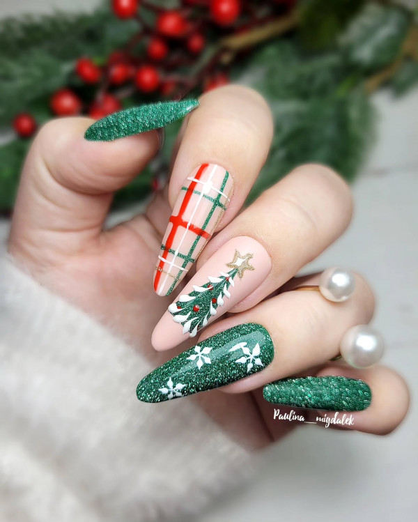 30 Elegant Christmas Nail Designs : Tartan & Tree Almond Nails