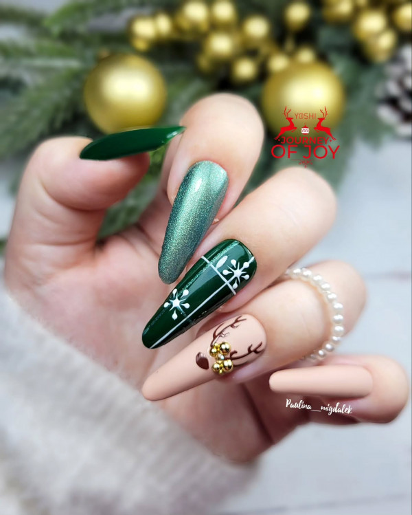 30 Elegant Christmas Nail Designs : Sleigh Bells & Evergreen Charm