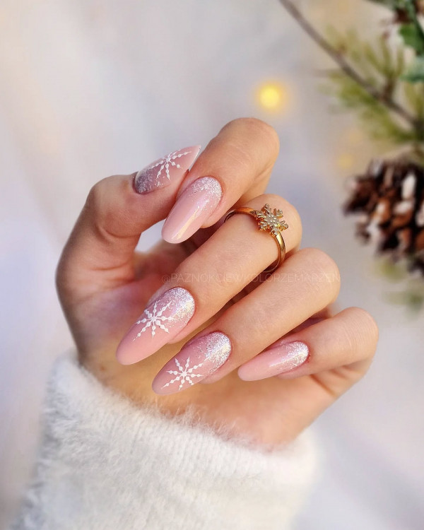 30 Elegant Christmas Nail Designs : Frosty Snowflake Elegance