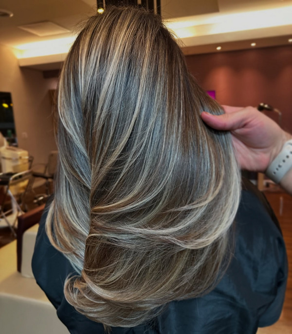 Ash Blonde with Cool-Toned Highlights 