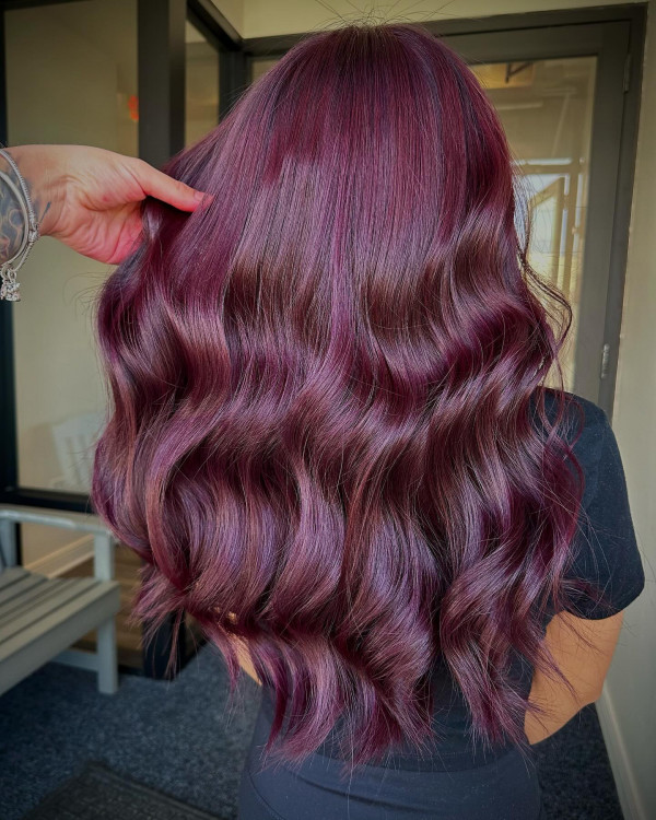 25 Rich Cherry Hair Hues for a New Look : Velvet Plum Waves with Subtle Highlights