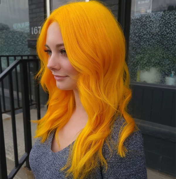 20 Radiant Marigold Hair Colour Ideas : Sun-Kissed Marigold Medium-Length Hairstyle