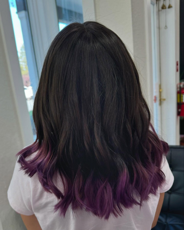 20 Bold Dip-Dyed Hair Colour Ideas : Plum-Tipped on Dark Chocolate Medium-Length Waves