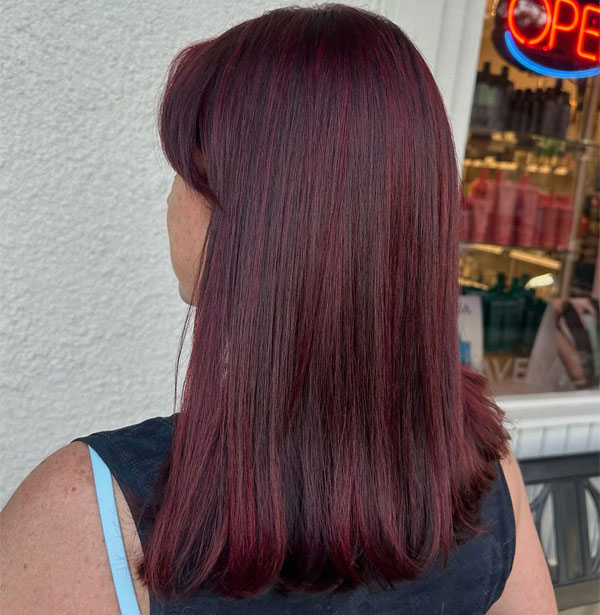 25 Rich Cherry Hair Hues for a New Look : Straight Cherry Mahogany Lob