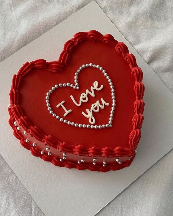 Classic Red Heart Valentine’s Day Cake with a Touch of Glam, Valentine’s Day Cake, valentines cake