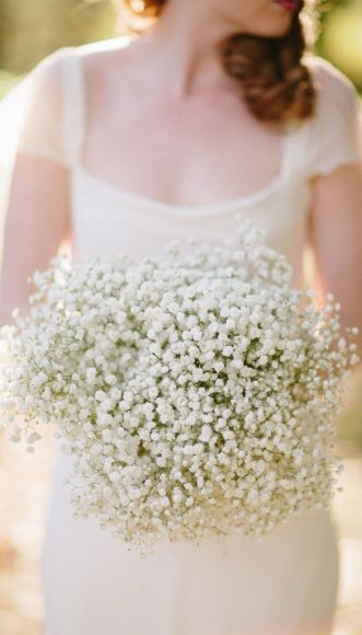 Beautiful Baby's breath Wedding Bouquets For Timeless Spring Weddings