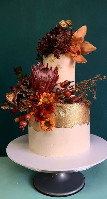 Autumn Wedding Cakes That're So Seasonal And Stylish