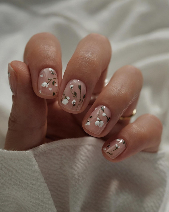 classy wedding nails short, floral bridal nails, classy wedding nails, subtle wedding nails, simple wedding nails, wedding nails for bride