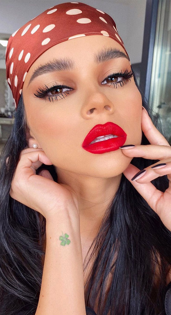 10 The Perfect Makeup With Red Lipstick Ideas Red Lip Aesthetic