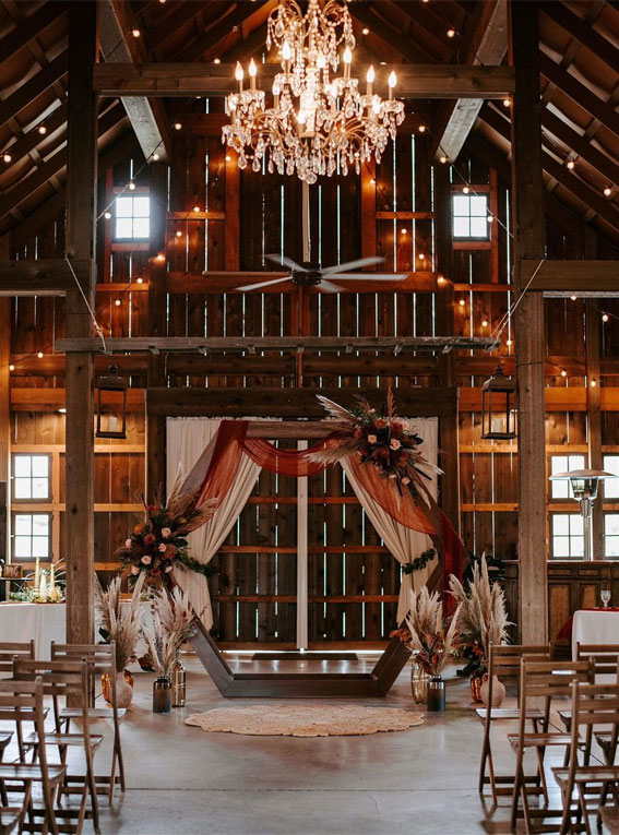 autumn wedding ceremony, fall wedding ceremony decoration, fall wedding ceremony, barn wedding ceremony, wedding ideas autumn, autumn wedding ideas 2021