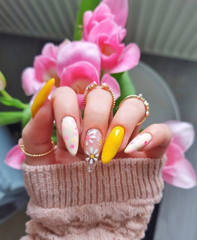 daisy and yellow easter nails, easter nails acrylic, easter nails 2022, spring nails, spring nails 2022, easter nail designs, simple easter nails, easter nails colors
