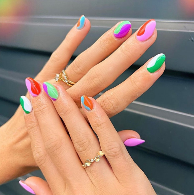40 Cutest Summer Nail Designs in 2022 : Colourful Groovy Short ...