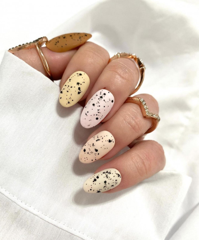 40 The Most Beautiful Easter Nails : Speckled Egg Oval-Shape Nail Art