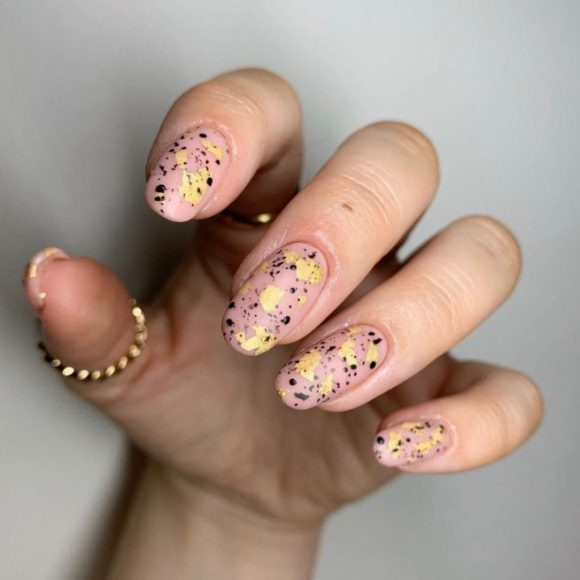 40 The Most Beautiful Easter Nails Speckled Egg Nails With Gold