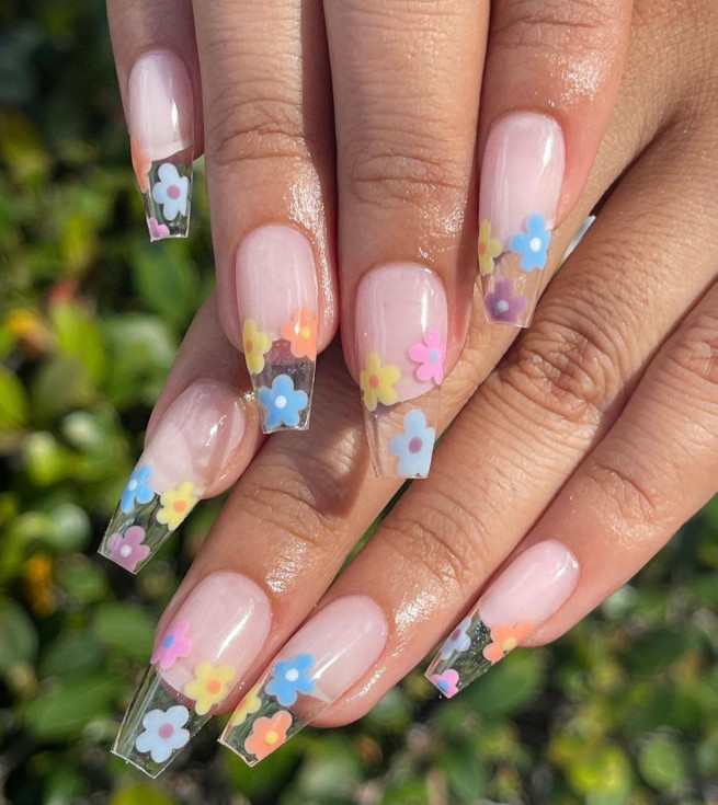 spring nails, spring nails 2022, flower nails, flower nail designs 2022, floral nails, flower french tip nails, flower nail art design