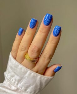 40 Gorgeous Royal Blue Nail Designs : Embossed Swirl Short Nails I Take