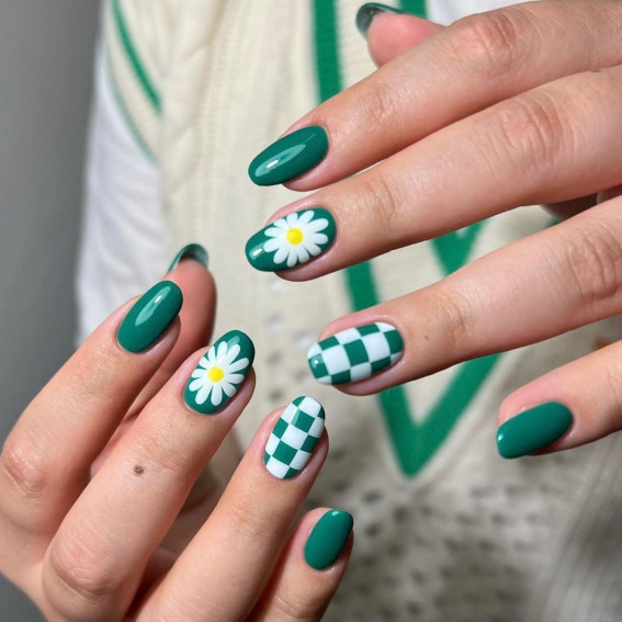 40 Best Summer Nails You’ll Look Forward To Trying : Green Checker + Daisy Green Nails