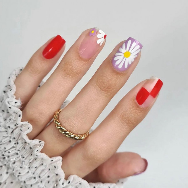 50 Cute Summer Nails 2022 : Red Checker + Flower Nails