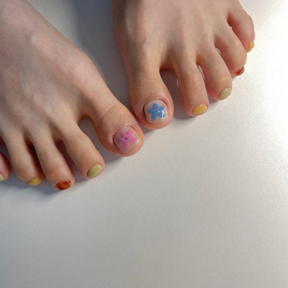 43 Cute Toe Nail Designs : Blue and Pink Daisy Toe Nails