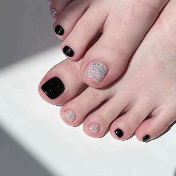 43 Cute Toe Nail Designs : Black and Glitter Toe Nails