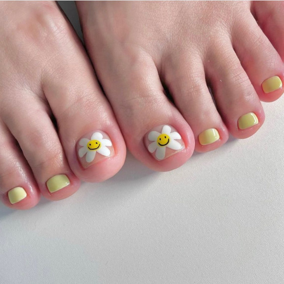 43 Cute Toe Nail Designs : Daisy Smiley Toe Nails