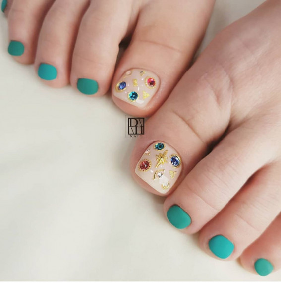 37 Crazy Cute Pedicure Designs : Coloured Rhinestone Toe Nails