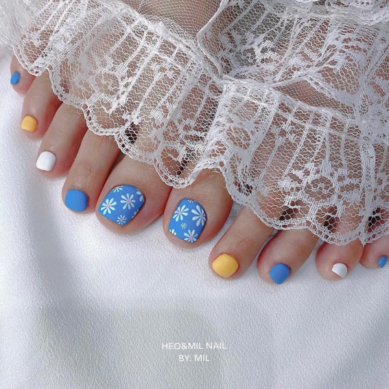 Bright & Trendy Summer Toe Nail Colours : 35 Cute Toe Nail Art Ideas