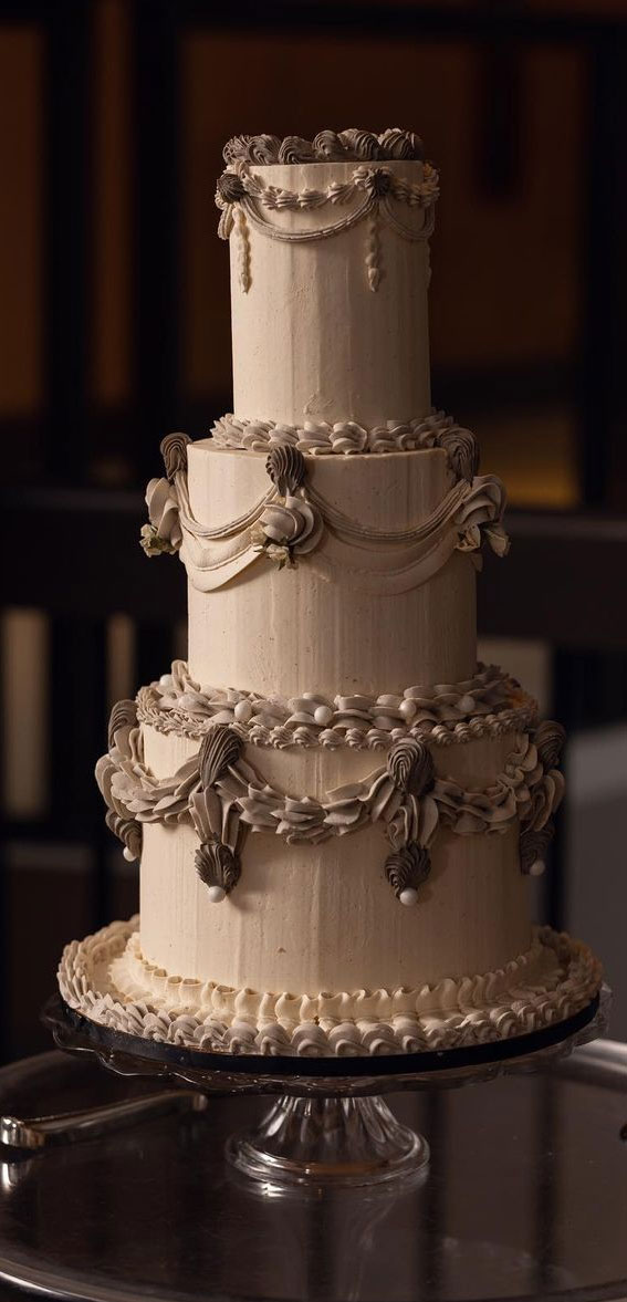 50 Cute Buttercream Cake Ideas for Any Occasion : Classic Neutral Lambeth Cake