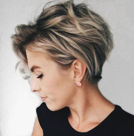 40 Best Pixie Haircuts & Hairstyles For Any Hair Type : Long Pixie Side Part