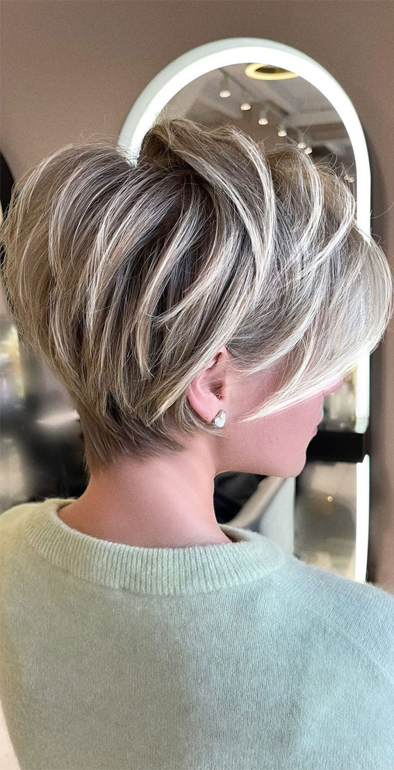 40 Best Pixie Haircuts & Hairstyles For Any Hair Type : Beige Blonde Stacked Bob Pixie