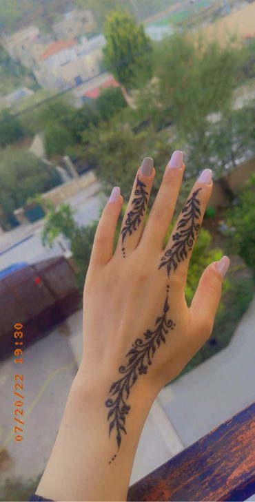 70 Minimal Henna Designs : Floral on 2nd & 4th Fingers I Take You ...