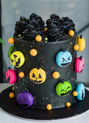 Halloween Cake Ideas to Haunt Your Taste Buds : Black Cake with ...