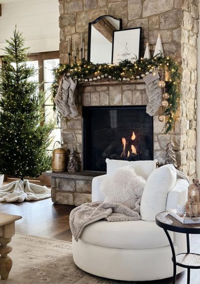 10 Festive Ideas to Adorn Your Fireplace for a Cozy Christmas I Take ...