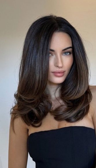 30 Flowing Long Layered Haircuts In 2024 Brunette Middle Part Long Layers I Take You Wedding 3645