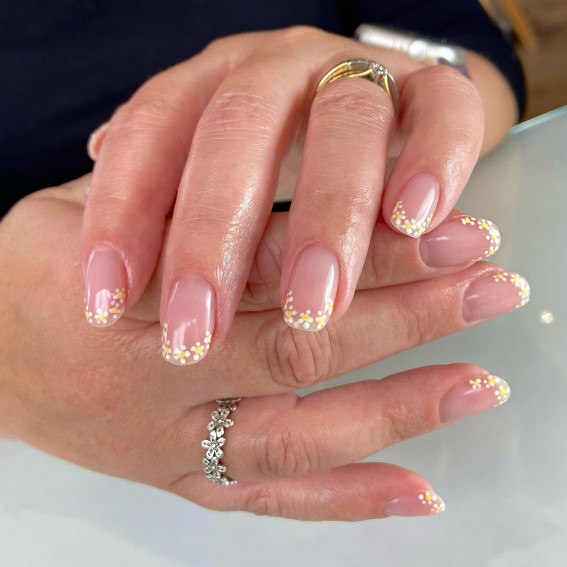 flower tip nails short, classy nails, elegant nails, chic classy nail designs, Elegant classy nails for short nails, Elegant classy nails simple, classy nails designs, Elegant classy nails acrylic