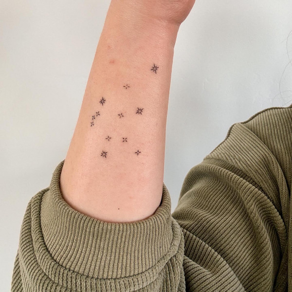 Aquarius constellation Tattoo, Aquarius constellation Tattoo without lines