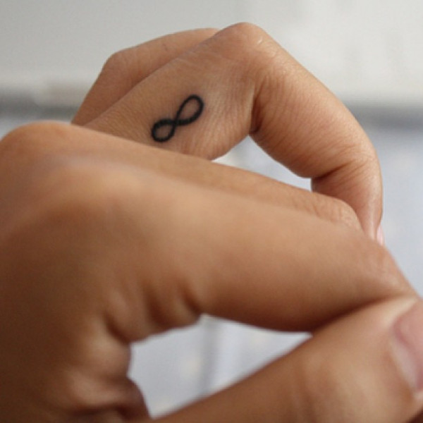 infinity tattoo, tiny tattoo ideas, dainty tattoo ideas, infinity symbol tattoos, finger tattoos