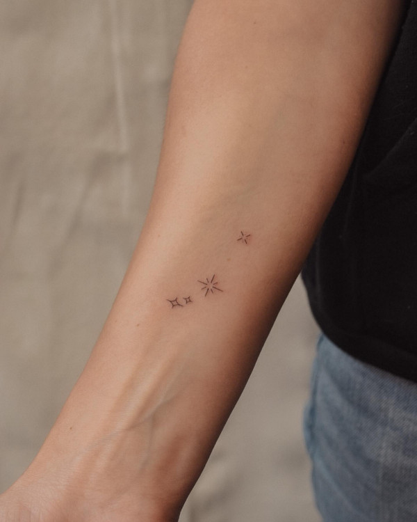 tiny star tattoos, star tattoos