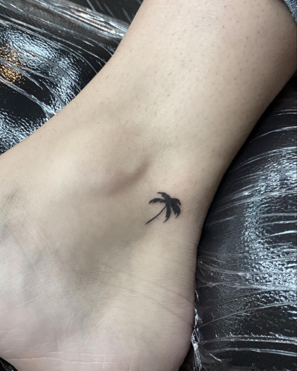 dainty tattoo, tiny tree tattoos