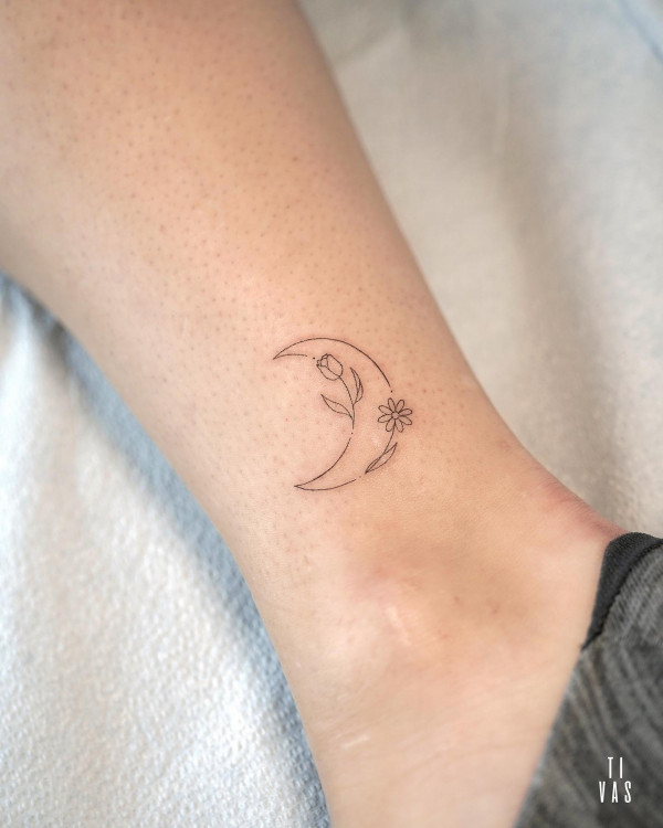 Crescent moon tattoos, Crescent moon tattoos for females, crescent moon tattoo meaning, Crescent moon tattoos small, moon tattoo minimalist, crescent moon tattoo ideas, crescent moon tattoo, simple crescent moon tattoo