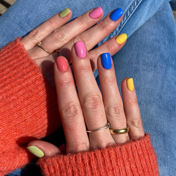 different color nails trend, gradient nails, different coloured nails, multi-colored nails, skittle nails, Different coloured nails short, Different coloured nails for summer, different color nails on each finger, multi color nail designs