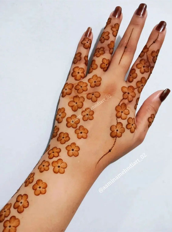 henna designs, henna trends, henna design ideas, trendy henna, minimalist henna ideas, simple henna designs, henna designs on hand, henna on fingers, floral henna, bow henna, butterfly henna, mehndi designs, mehndi henna designs